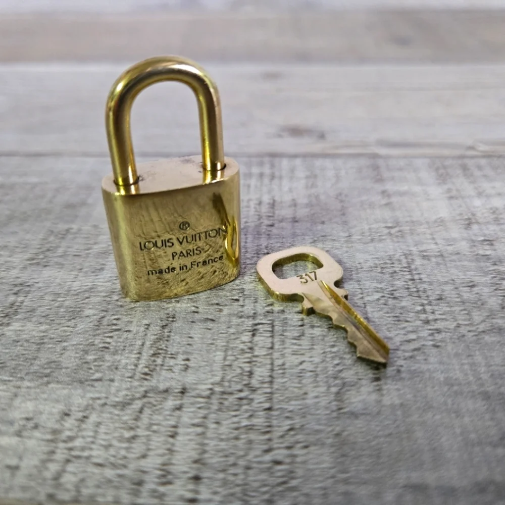 LOUIS VUITTON | Vintage Gold Padlock & Key #317 - Picture 3 of 4
